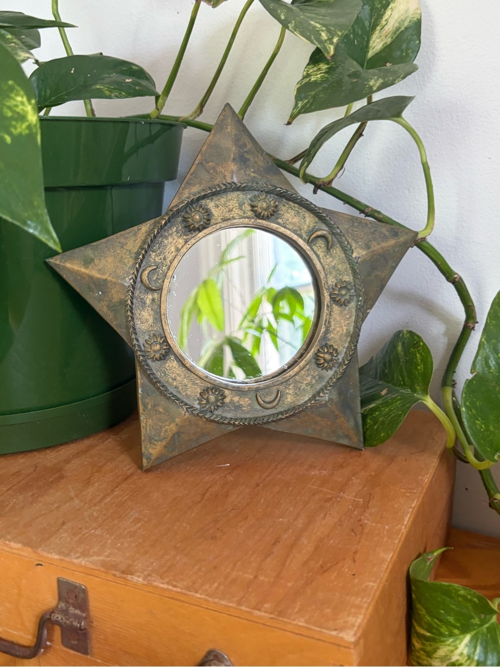 Vintage Star-Shaped Decorative Celestial Mirror in Antiqued Gold